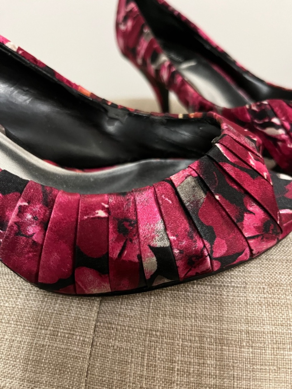 White House Black Market Fuchsia Floral Peep-Toe Heels - Picture 3 of 8